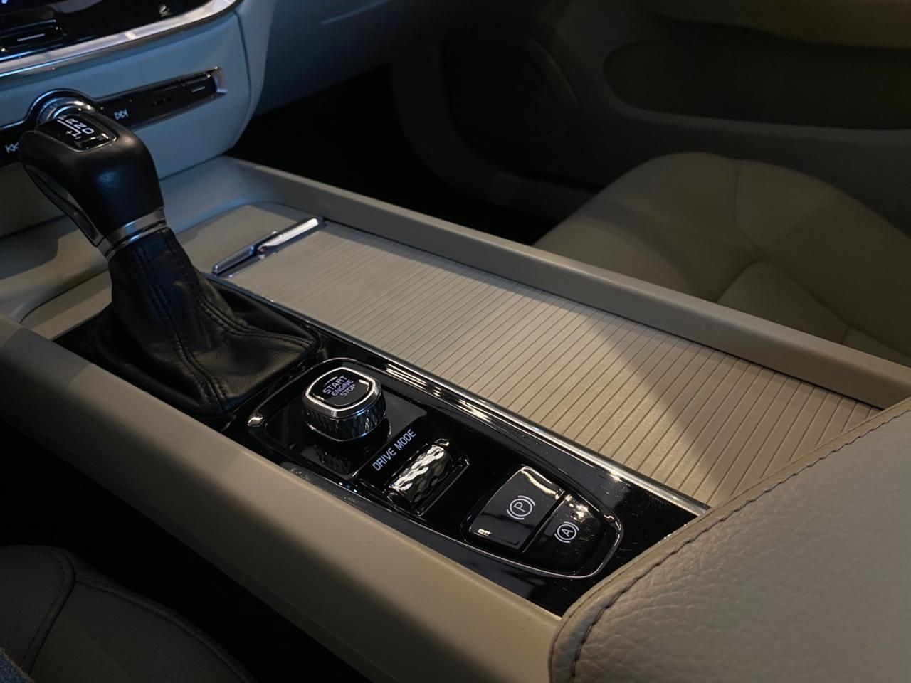 VOLVO S60 T-4 Momentum 2.0T 16v 2020 - miniatura 11