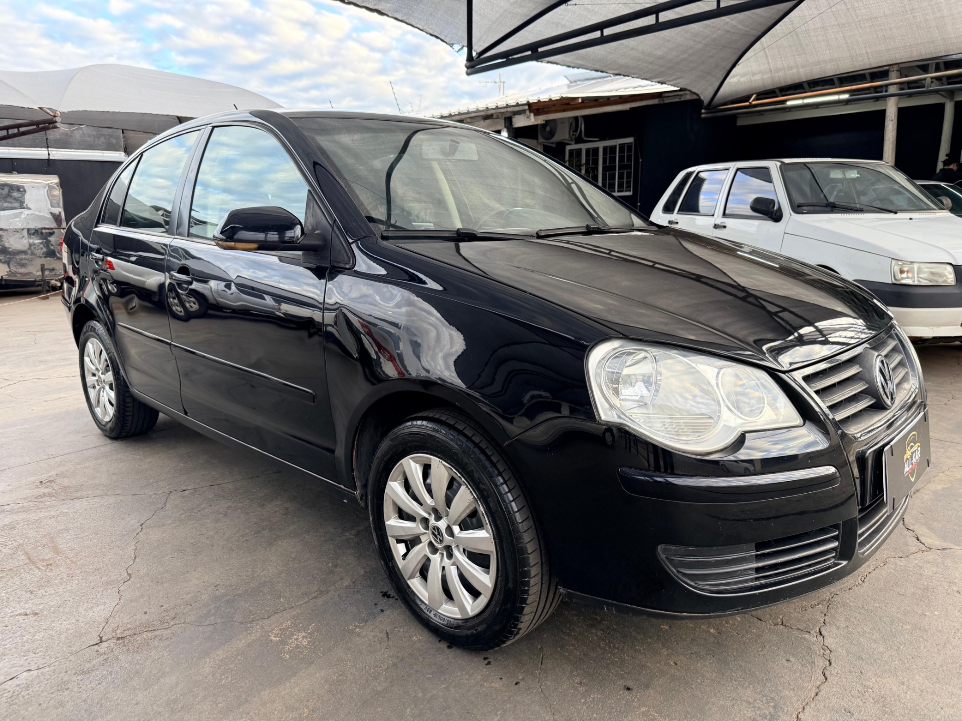 VOLKSWAGEN Polo Sedan 1.6 2011 - miniatura 3