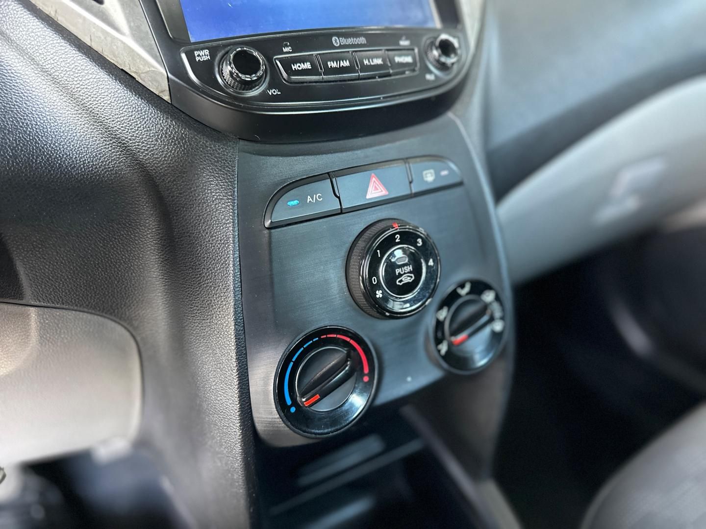 HYUNDAI HB20S Comfort Plus 1.6 16v 2019 - miniatura 10