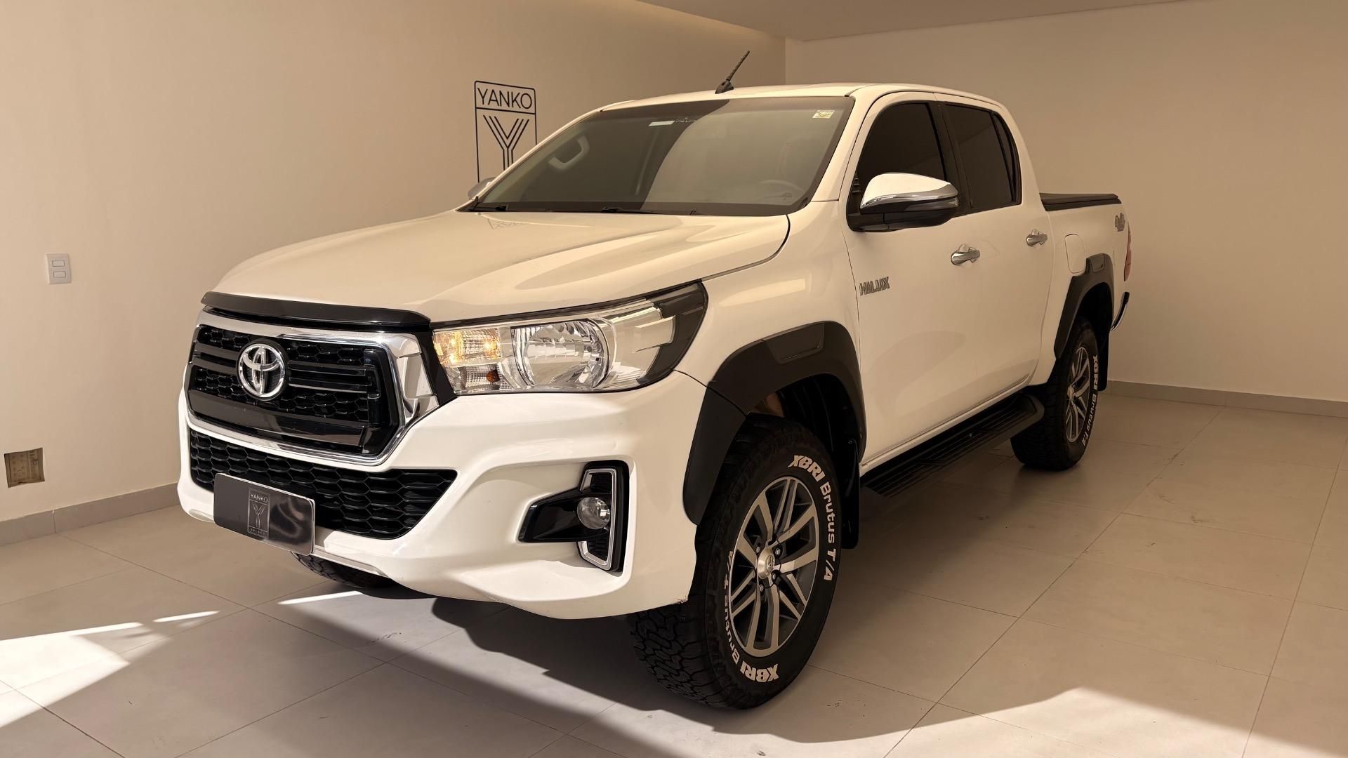 Vista principal de TOYOTA Hilux SRV D4-D 2.8TDi 16v 4X4 C.D. 2019