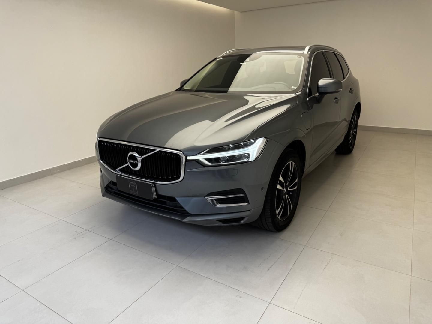 VOLVO XC60 T-8 Momentum 2.0T 16v AWD 2020