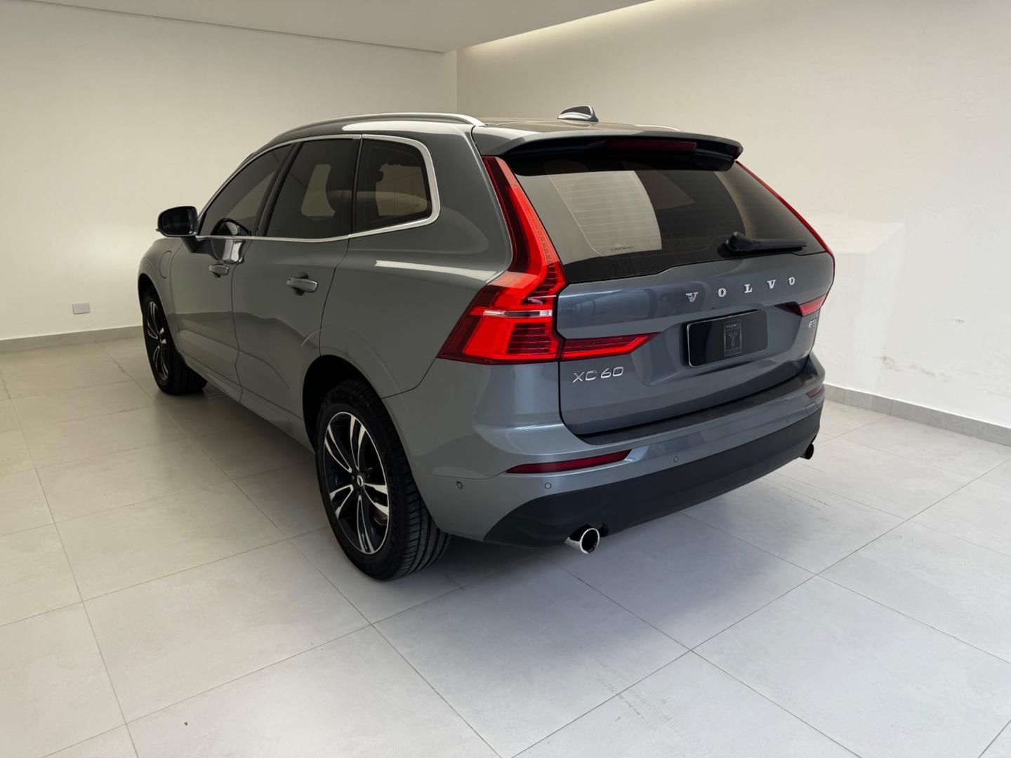 VOLVO XC60 T-8 Momentum 2.0T 16v AWD 2020 - miniatura 3