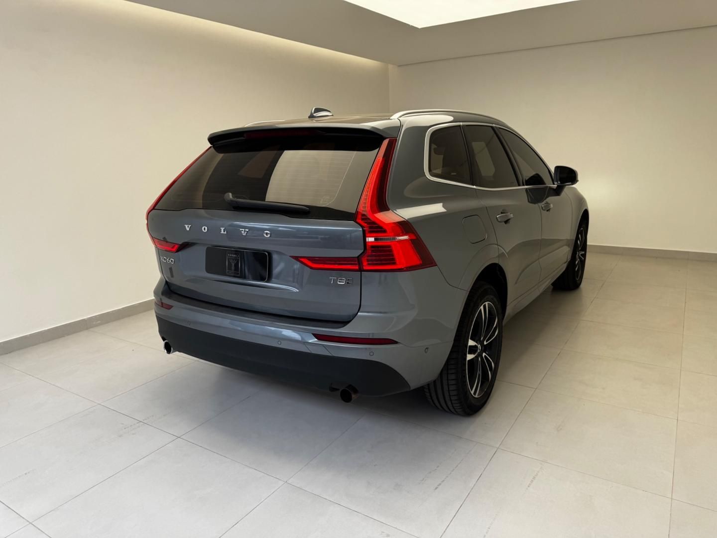 VOLVO XC60 T-8 Momentum 2.0T 16v AWD 2020 - miniatura 4