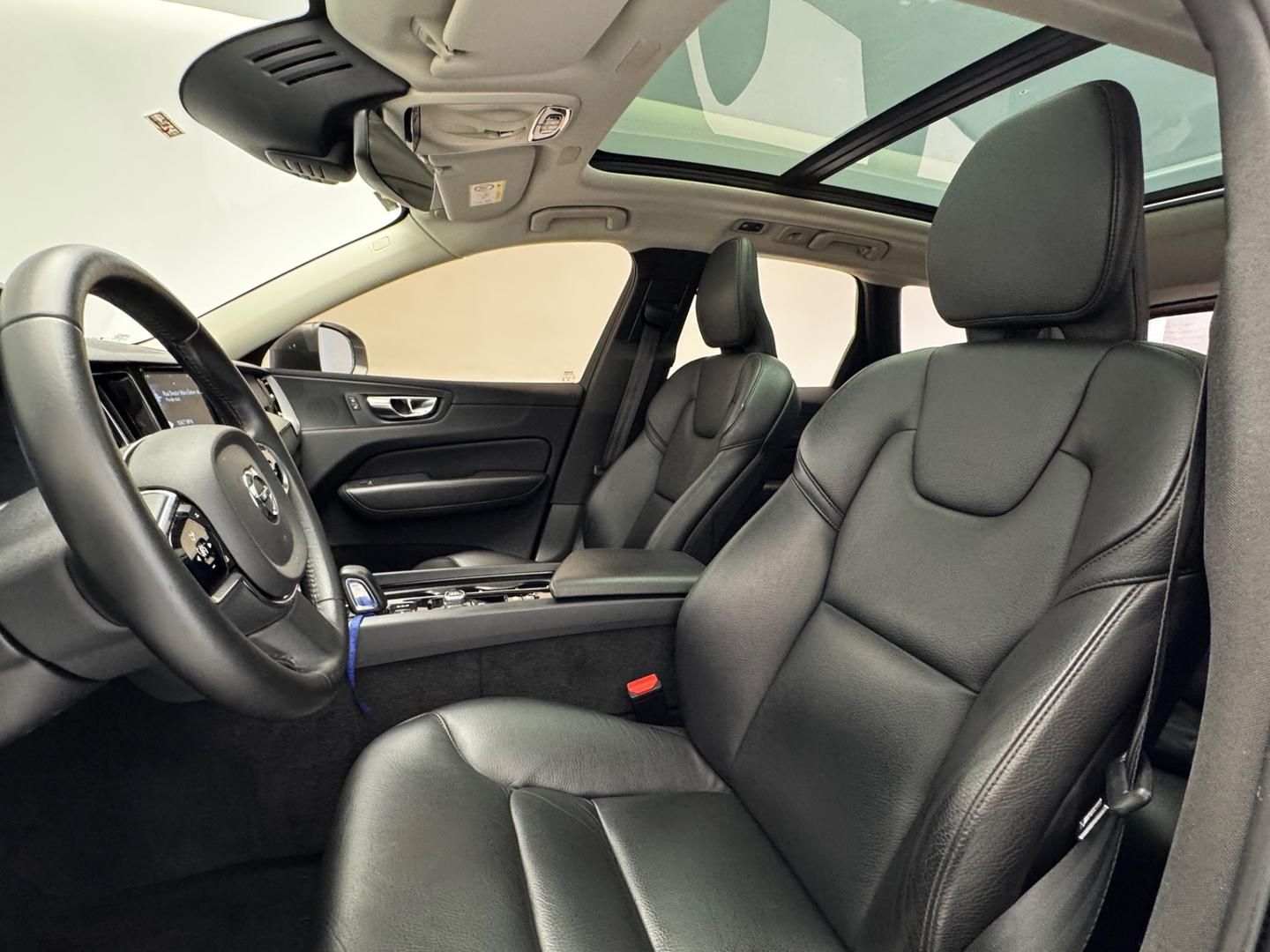 VOLVO XC60 T-8 Momentum 2.0T 16v AWD 2020 - miniatura 6