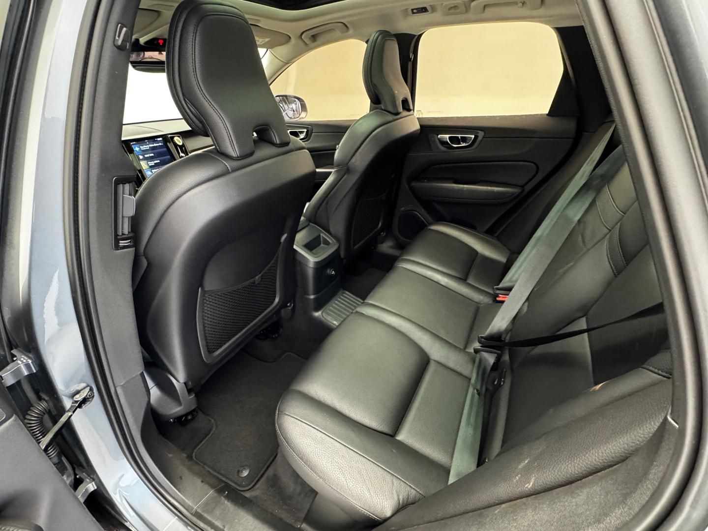 VOLVO XC60 T-8 Momentum 2.0T 16v AWD 2020 - miniatura 7
