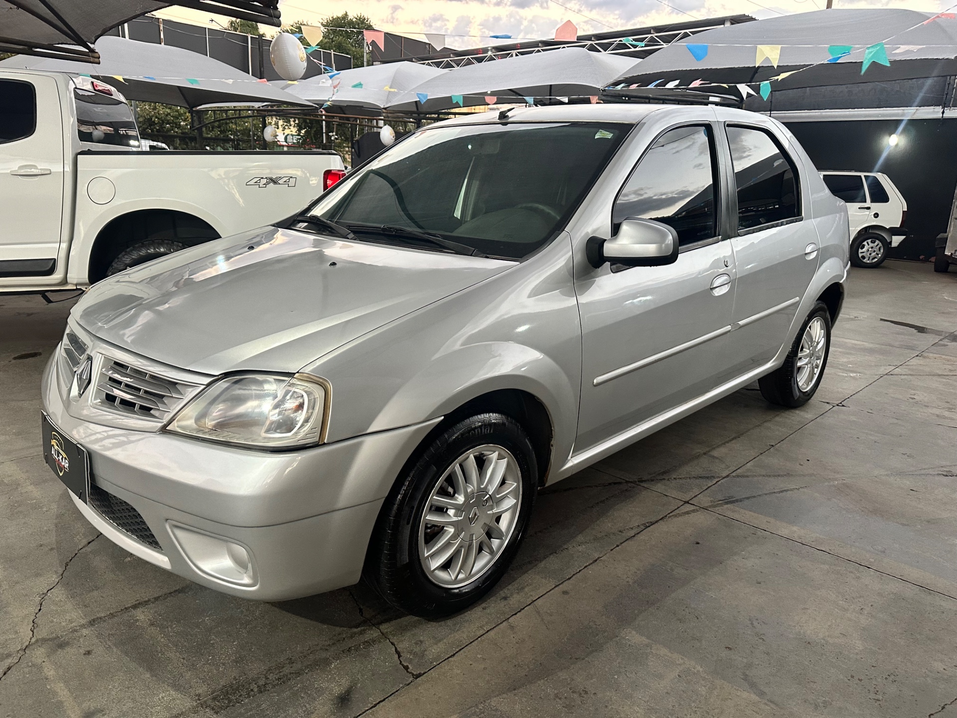 RENAULT Logan Privilège 1.6 16v 2010