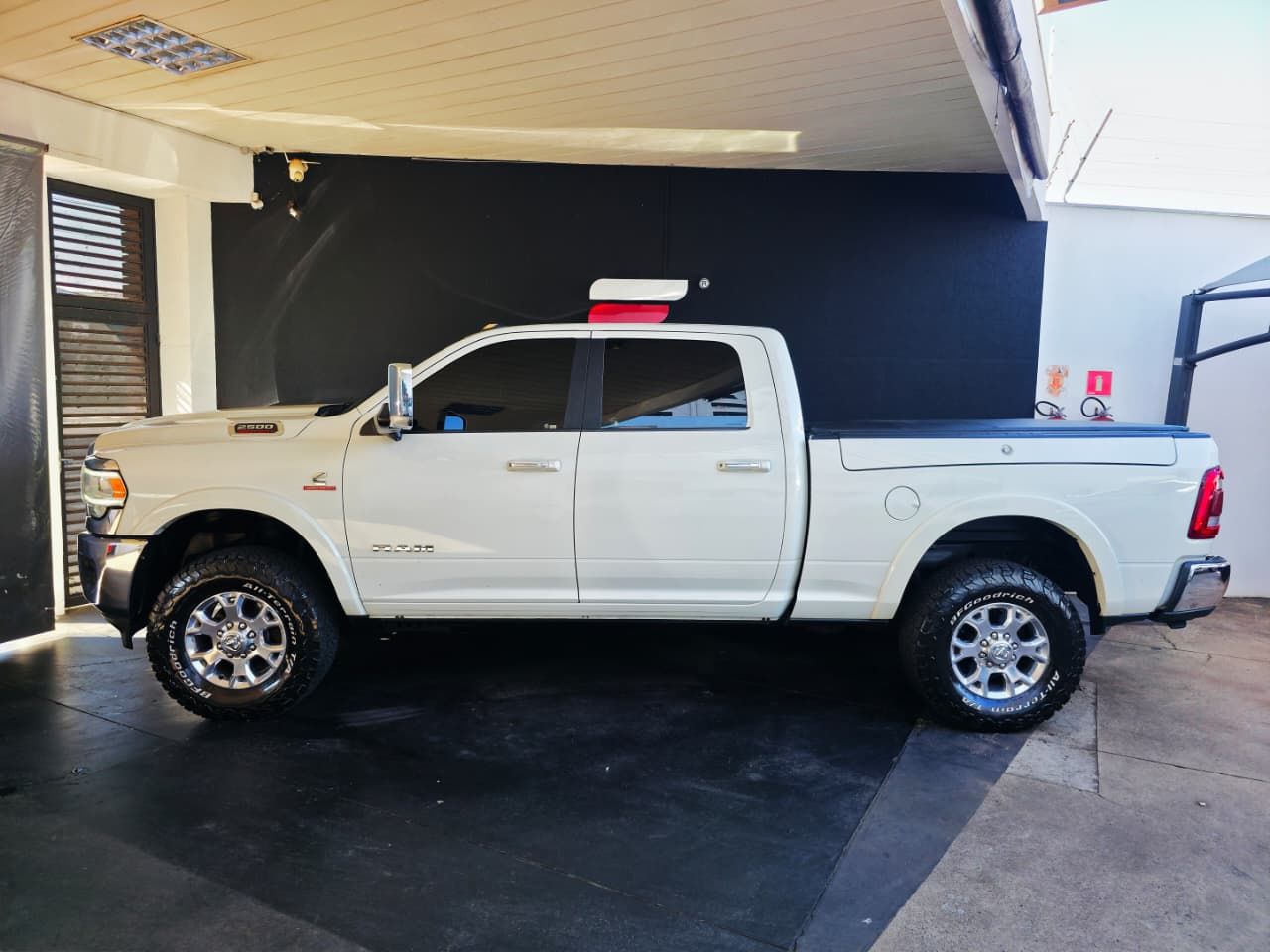 RAM 2500 Laramie 6.7TDi 24v 4X4 C.D. 2022 - miniatura 3