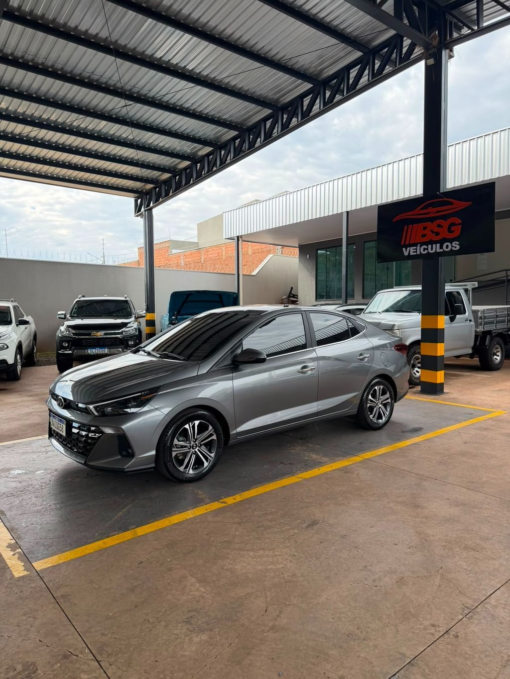 Vista principal de HYUNDAI HB20S Platinum Plus 1.0T 12v 2024