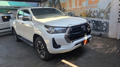 TOYOTA Hilux SRV D4-D 2.8TDi 16v 4X4 C.D. 2022 - miniatura 2