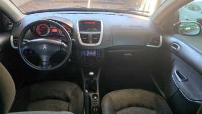 PEUGEOT 207 XR 1.4 4p. 2010 - miniatura 10
