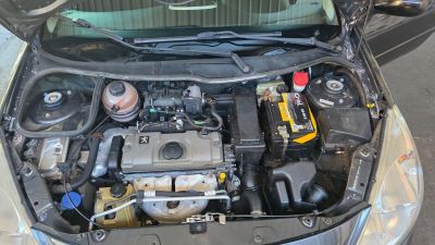PEUGEOT 207 XR 1.4 4p. 2010 - miniatura 13