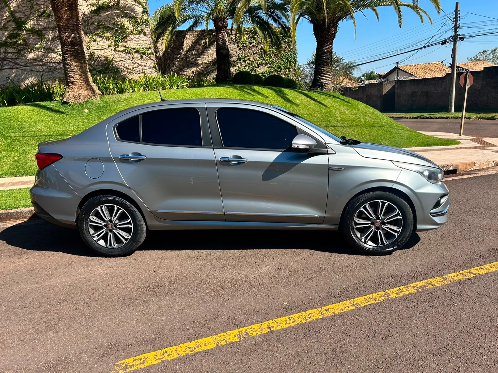 FIAT Cronos Precision 1.8 16v 2019 - miniatura 2