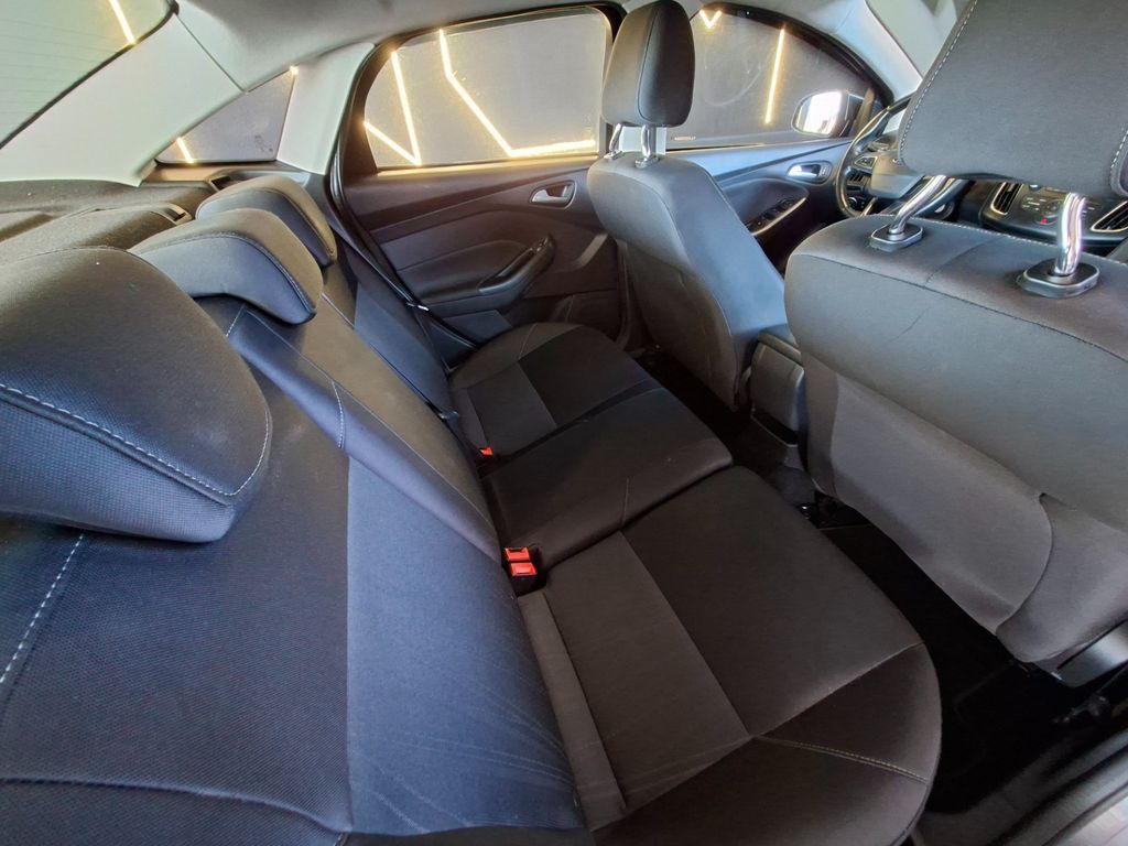 FORD Focus Hatch SE 2.0 16v PowerShift 2018 - miniatura 8