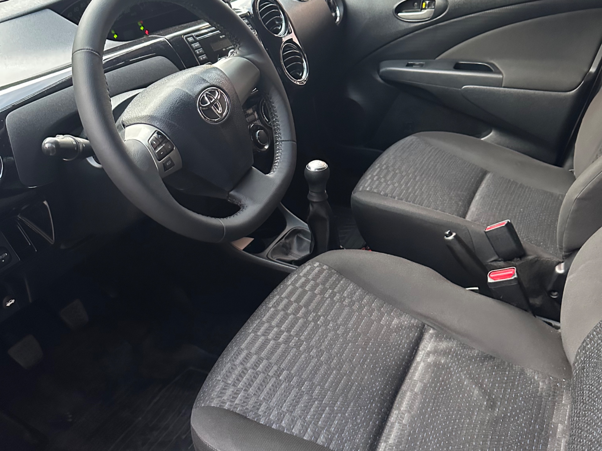 TOYOTA Etios Sedan XLS 1.5 16v 2014 - miniatura 8