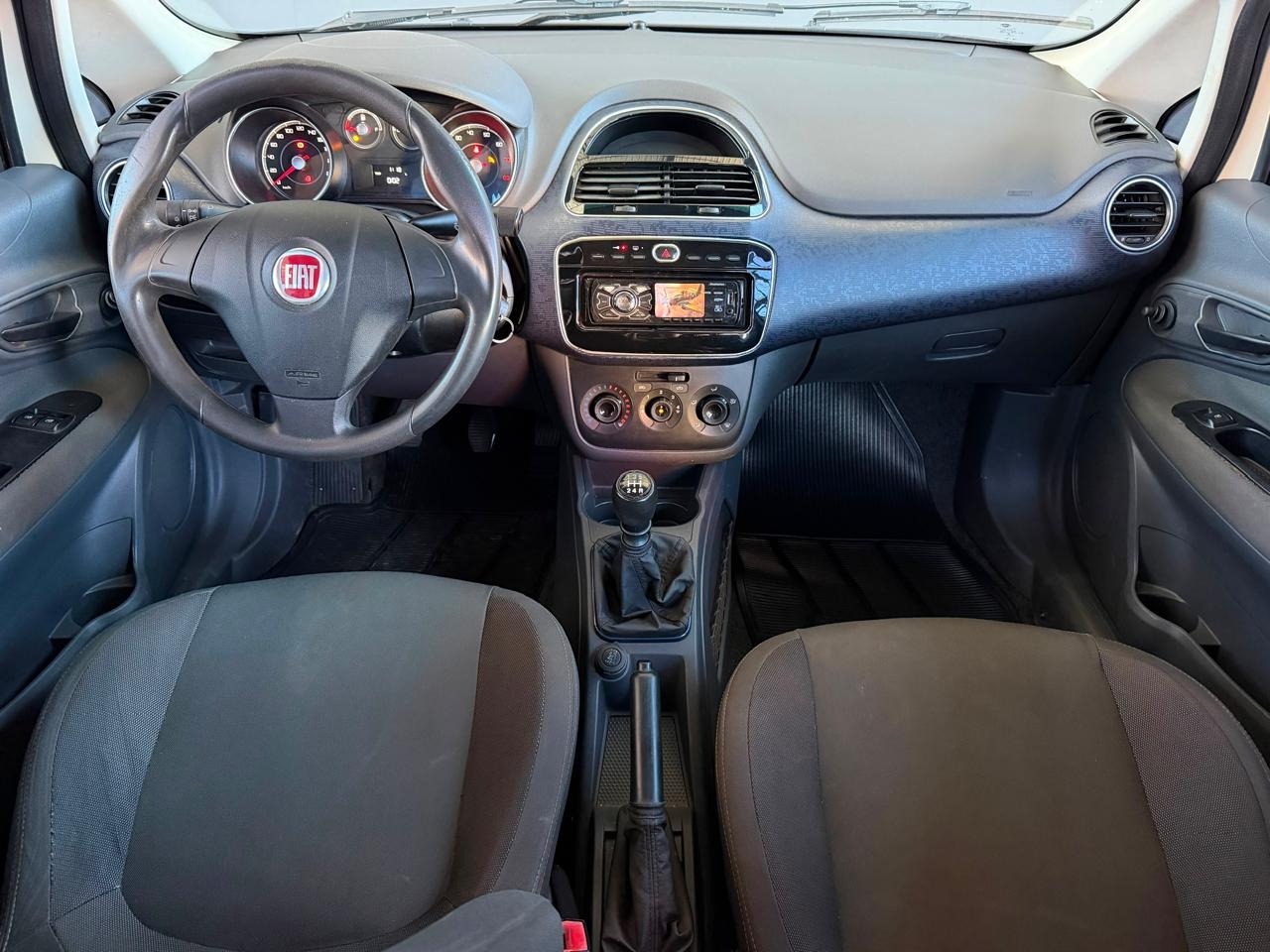 FIAT Punto Attractive 1.4 2016 - miniatura 8