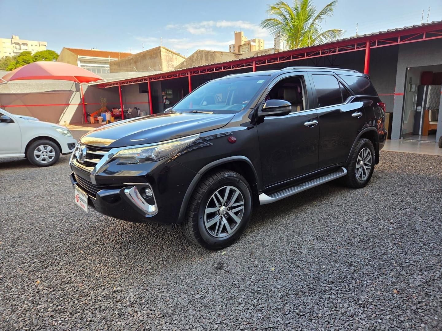 Vista principal de TOYOTA Hilux SW4 SRX D4-D 2.8TDi 16v 4x4 2019