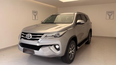 TOYOTA Hilux SRX D4-D 2.8TDi 16v 4x4 2017