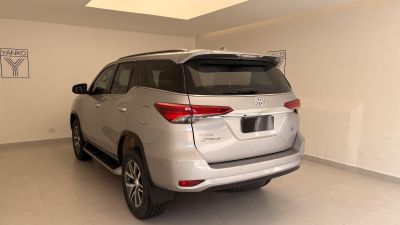TOYOTA Hilux SRX D4-D 2.8TDi 16v 4x4 2017 - miniatura 4