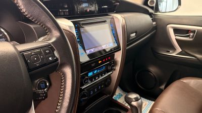 TOYOTA Hilux SRX D4-D 2.8TDi 16v 4x4 2017 - miniatura 15