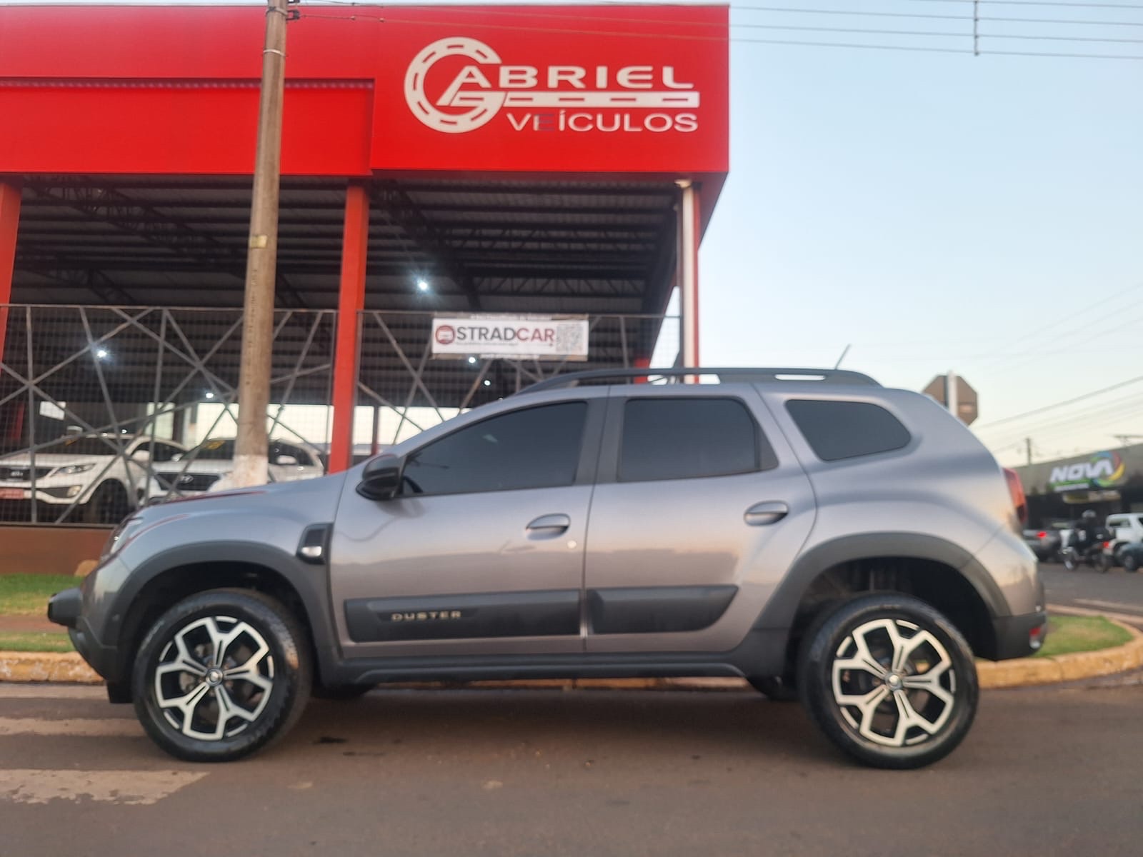 RENAULT Duster Iconic 1.6 16v 2023 - miniatura 3