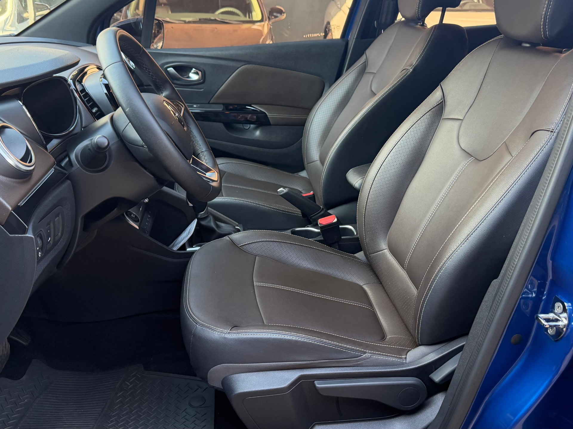 RENAULT Captur Iconic 1.3T 16v 2023 - miniatura 8