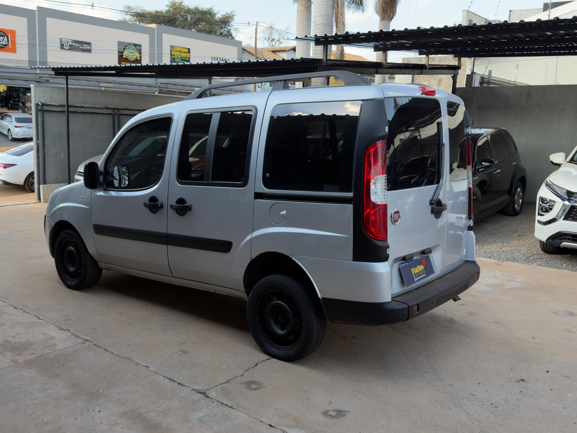 FIAT Doblo Essence 1.8 16v 2016 - miniatura 3