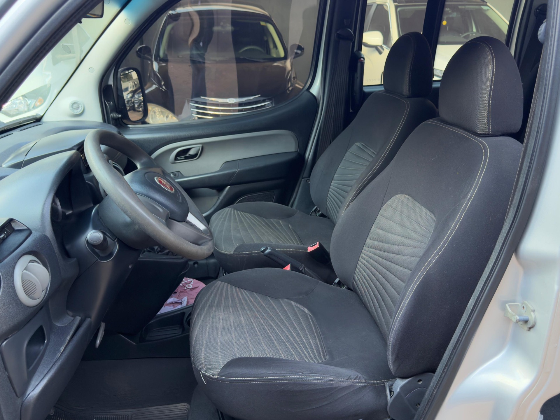 FIAT Doblo Essence 1.8 16v 2016 - miniatura 8