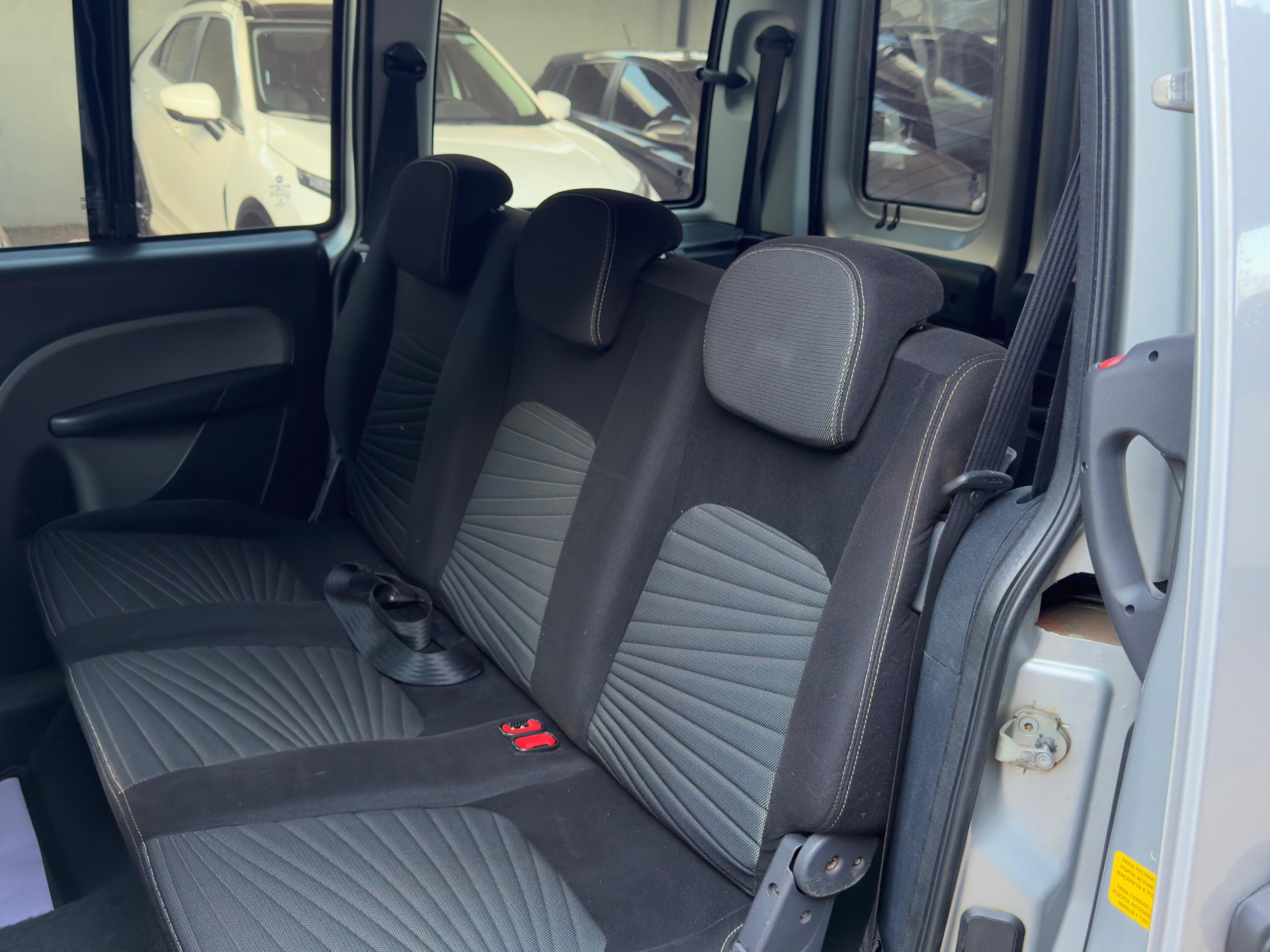 FIAT Doblo Essence 1.8 16v 2016 - miniatura 9