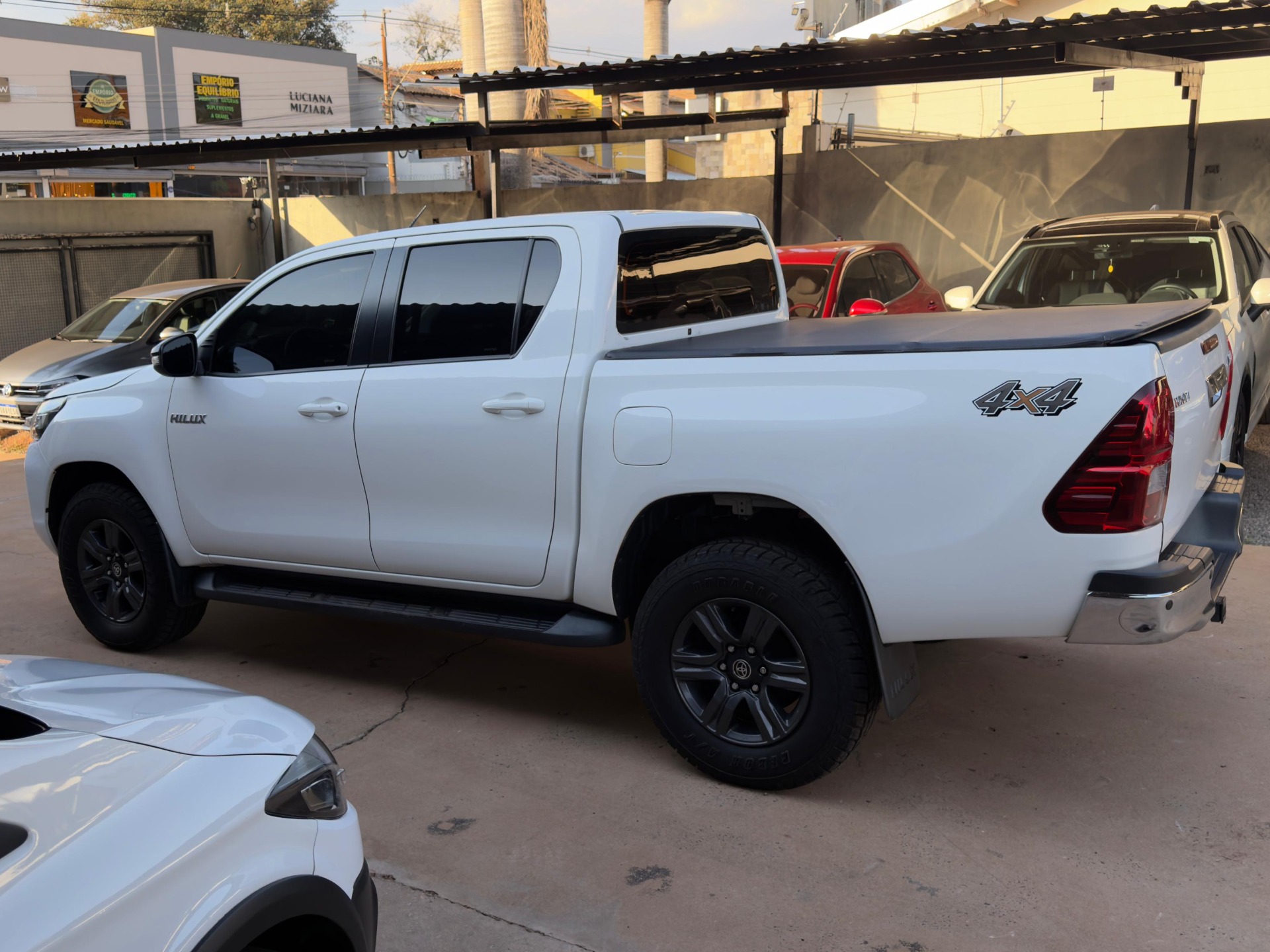 TOYOTA Hilux SR D4-D 2.8TDi 16v 4X4 C.D. 2023 - miniatura 4