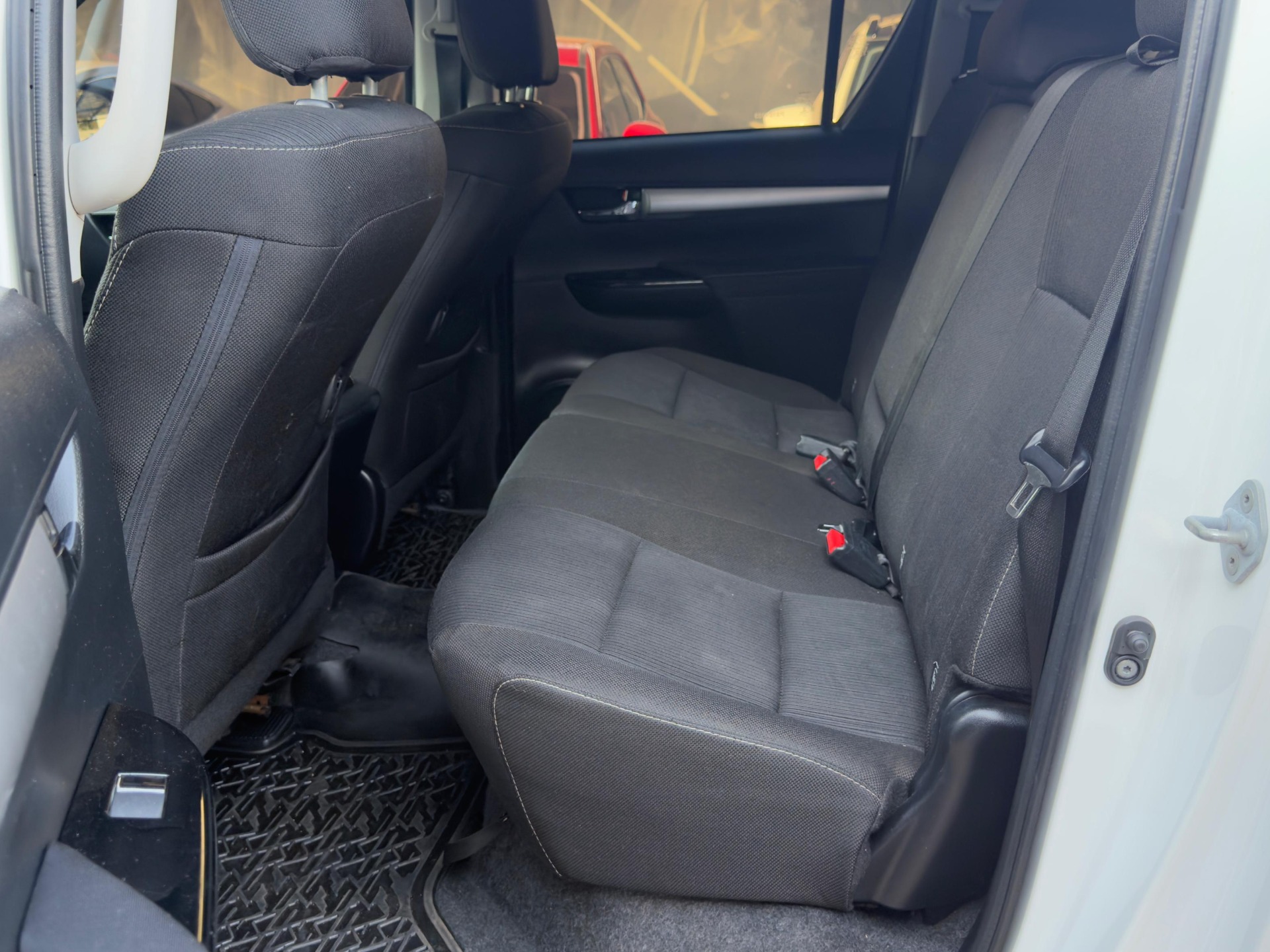 TOYOTA Hilux SR D4-D 2.8TDi 16v 4X4 C.D. 2023 - miniatura 9