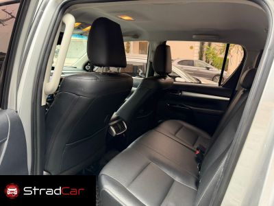 TOYOTA Hilux SRX D4-D 2.8TDi 16v 4X4 C.D. 2023 - miniatura 8