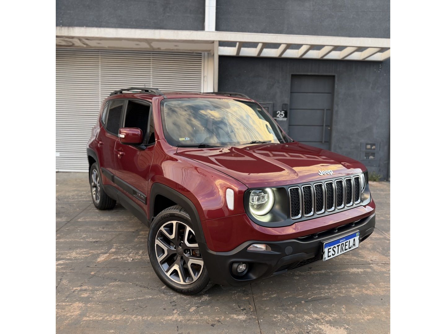 Vista principal de JEEP Renegade Longitude 1.8 16v 2020