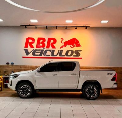 TOYOTA Hilux SRX D4-D 2.8TDi 16v 4X4 C.D. 2022 - miniatura 5