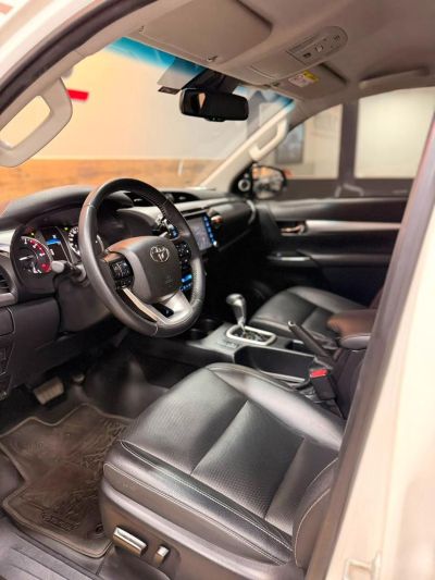 TOYOTA Hilux SRX D4-D 2.8TDi 16v 4X4 C.D. 2022 - miniatura 8