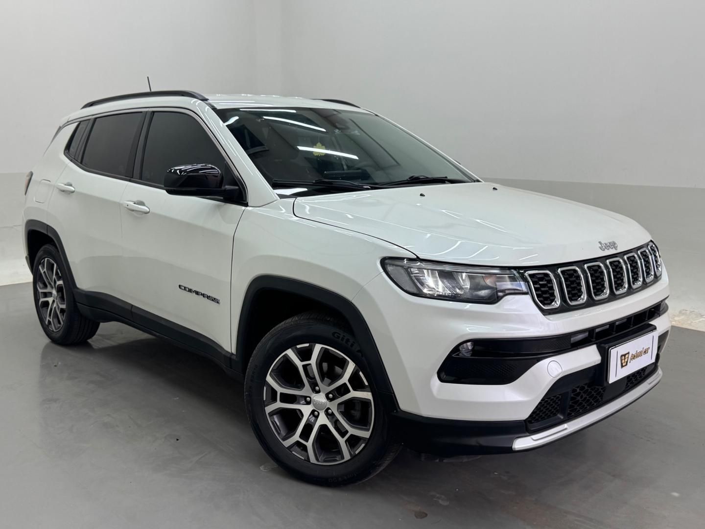 Vista principal de JEEP Compass Longitude 1.3 16v T270 2025