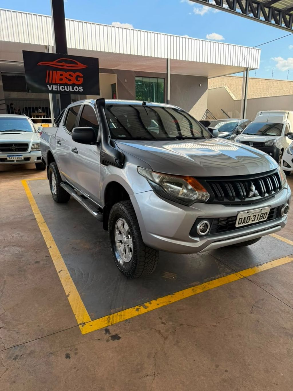 MITSUBISHI L200 Triton Sport GLX 2.4TDi 16v 4X4 C.D. 2019 - miniatura 2
