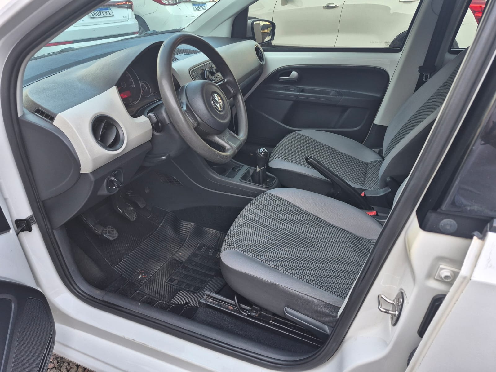 VOLKSWAGEN Up Move 1.0 12v 4p. 2015 - miniatura 8