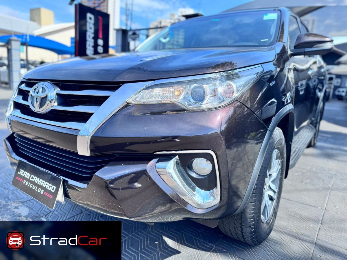 TOYOTA Hilux SW4 SRV 2.7 16v 2019