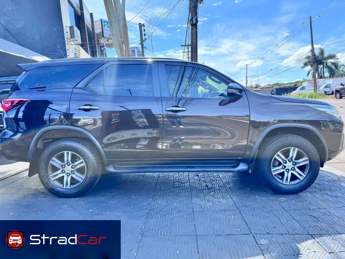TOYOTA Hilux SW4 SRV 2.7 16v 2019 - miniatura 4