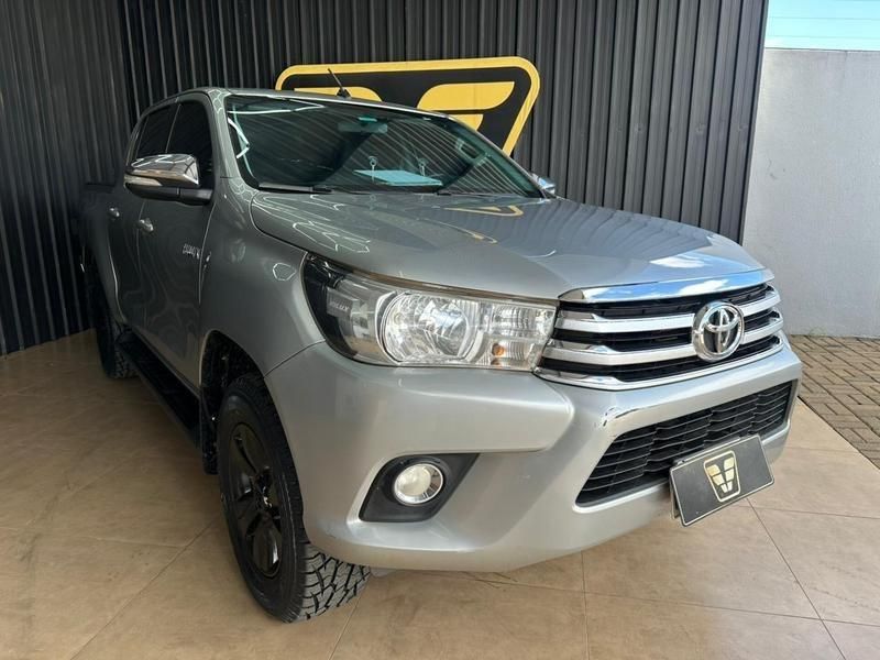 Vista principal de TOYOTA Hilux SRV D4-D 2.8TDi 16v 4X4 C.D. 2016