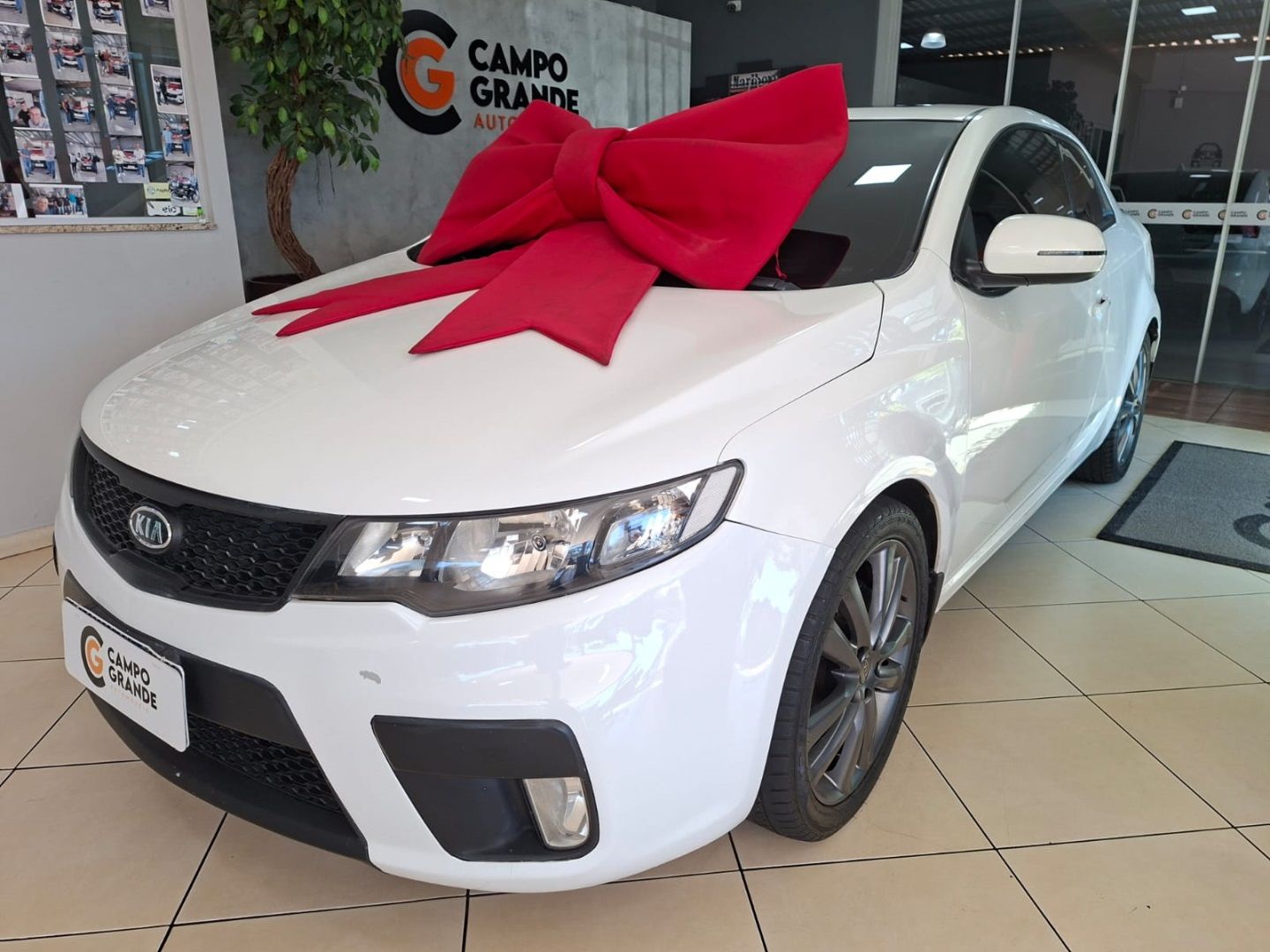 Vista principal de KIA Cerato Koup 2.0 16v 2012