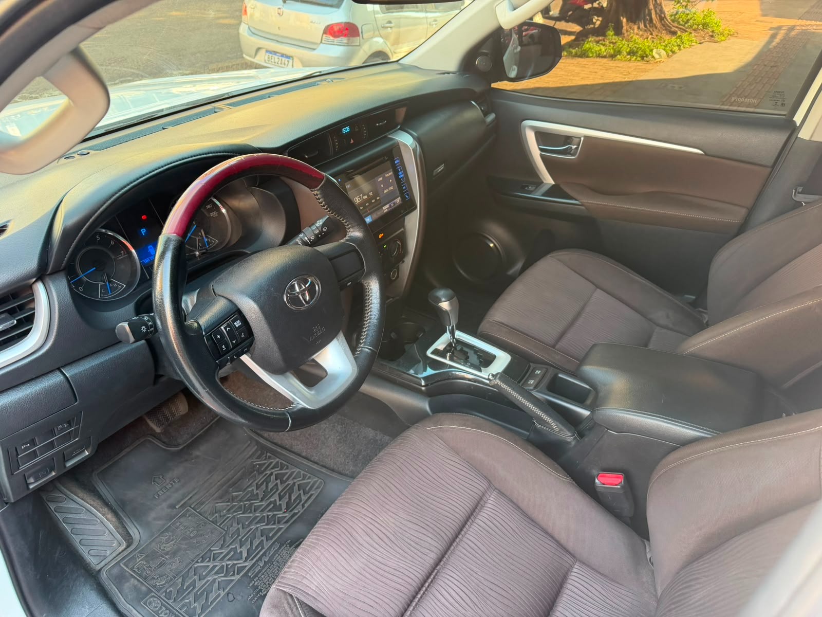 TOYOTA Hilux SW4 SR 2.7 16v 2017 - miniatura 10