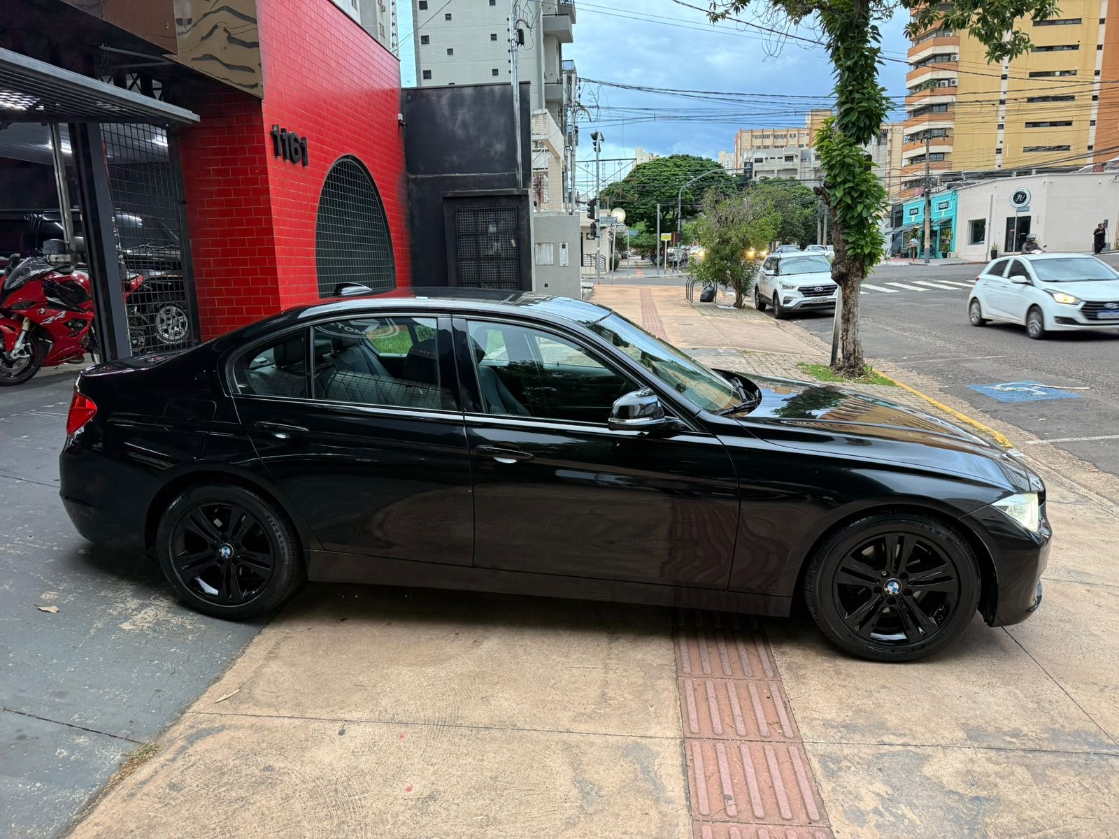 BMW 320i 2.0T 16v 2014 - miniatura 4