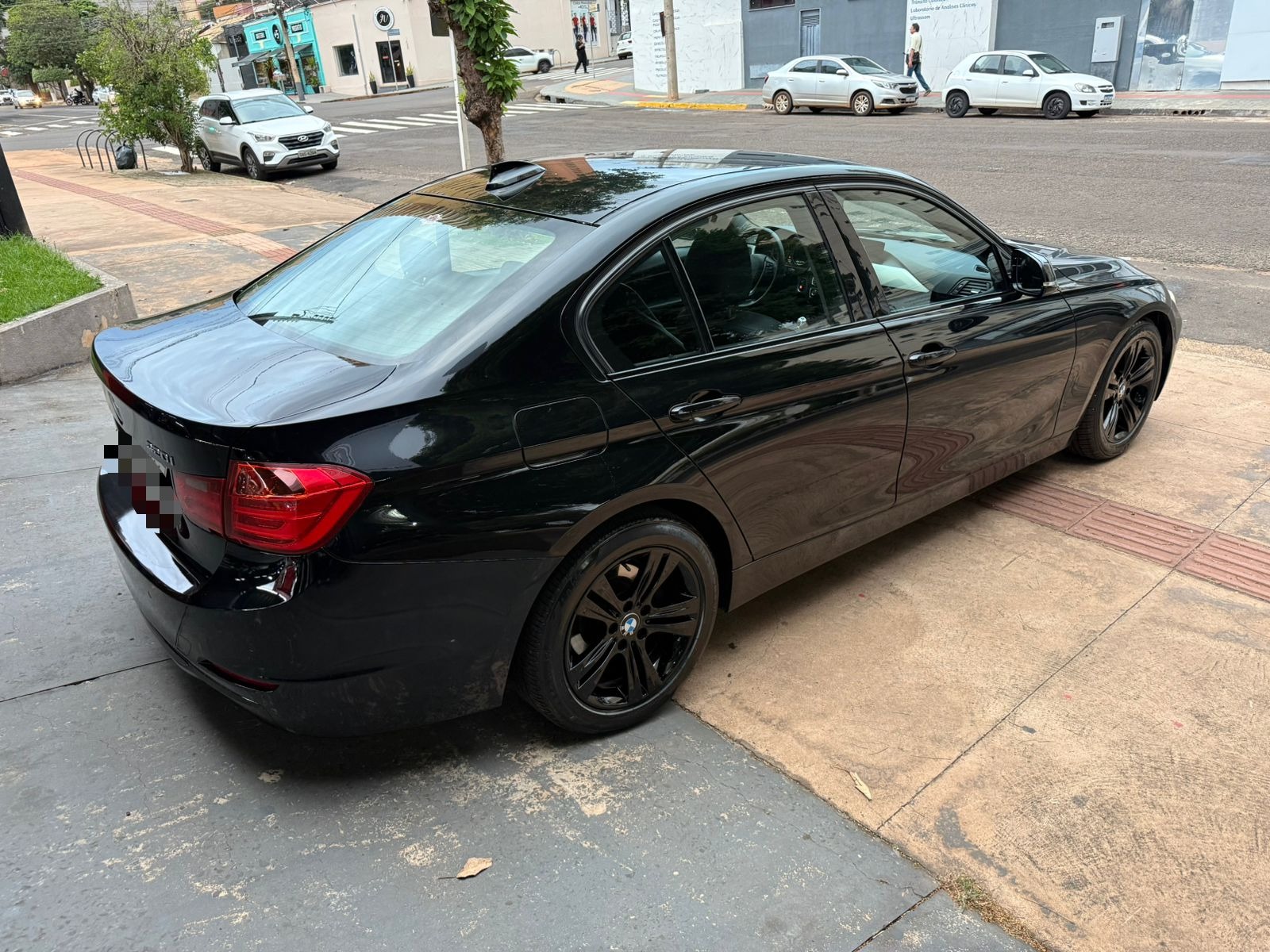 BMW 320i 2.0T 16v 2014 - miniatura 6