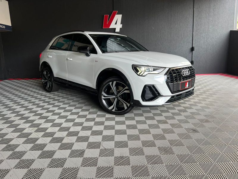 Vista principal de AUDI Q3 Performance Black 2.0 TFSi 16v Quattro 2024