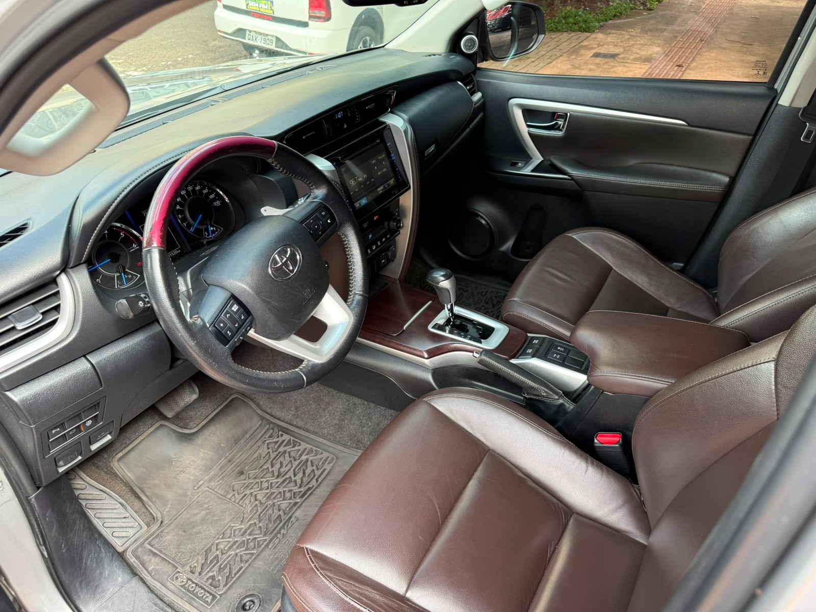TOYOTA Hilux SW4 SRX D4-D 2.8TDi 16v 4x4 2019 - miniatura 10