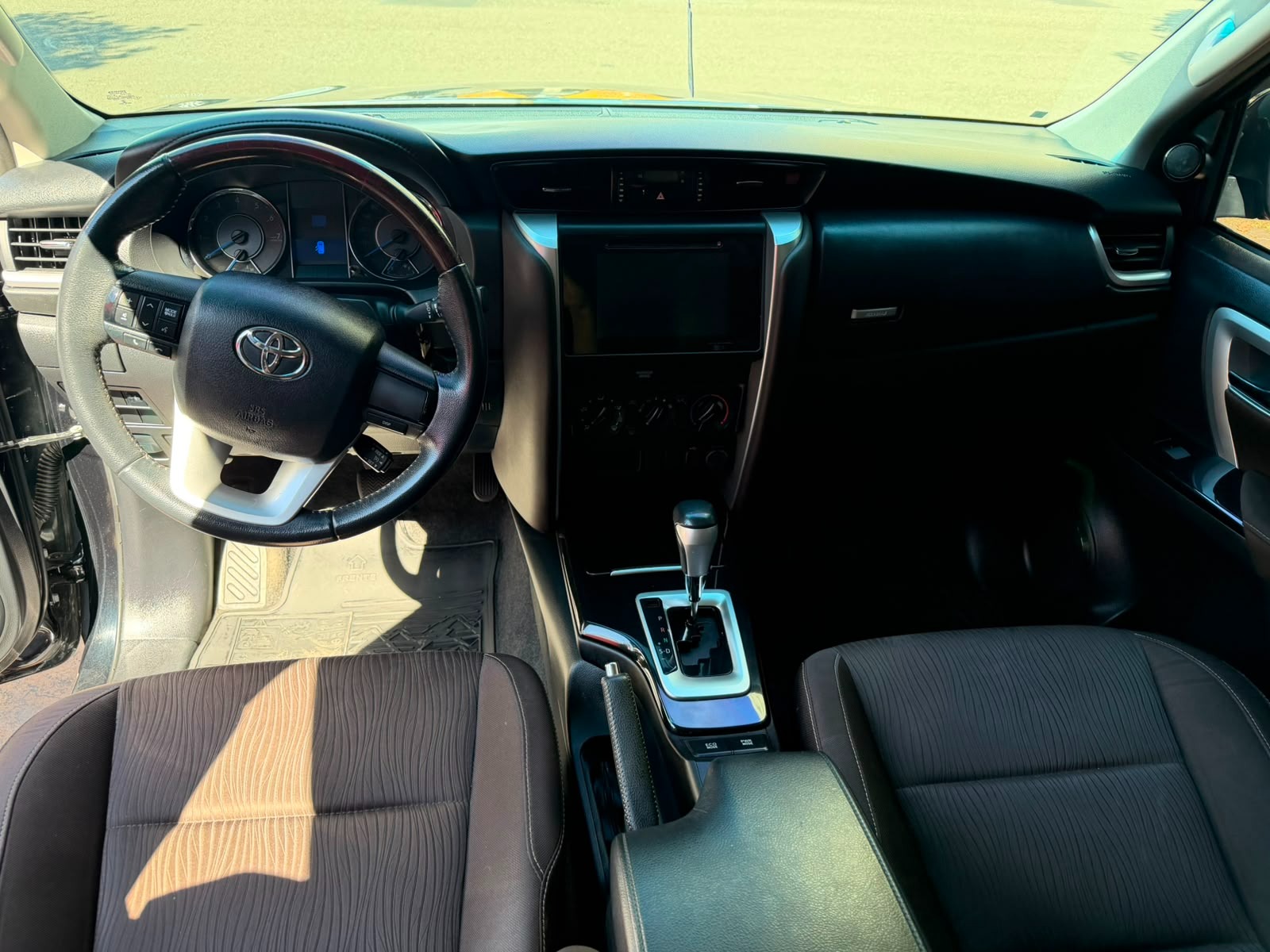 TOYOTA Hilux SW4 SR 2.7 16v 2019 - miniatura 9