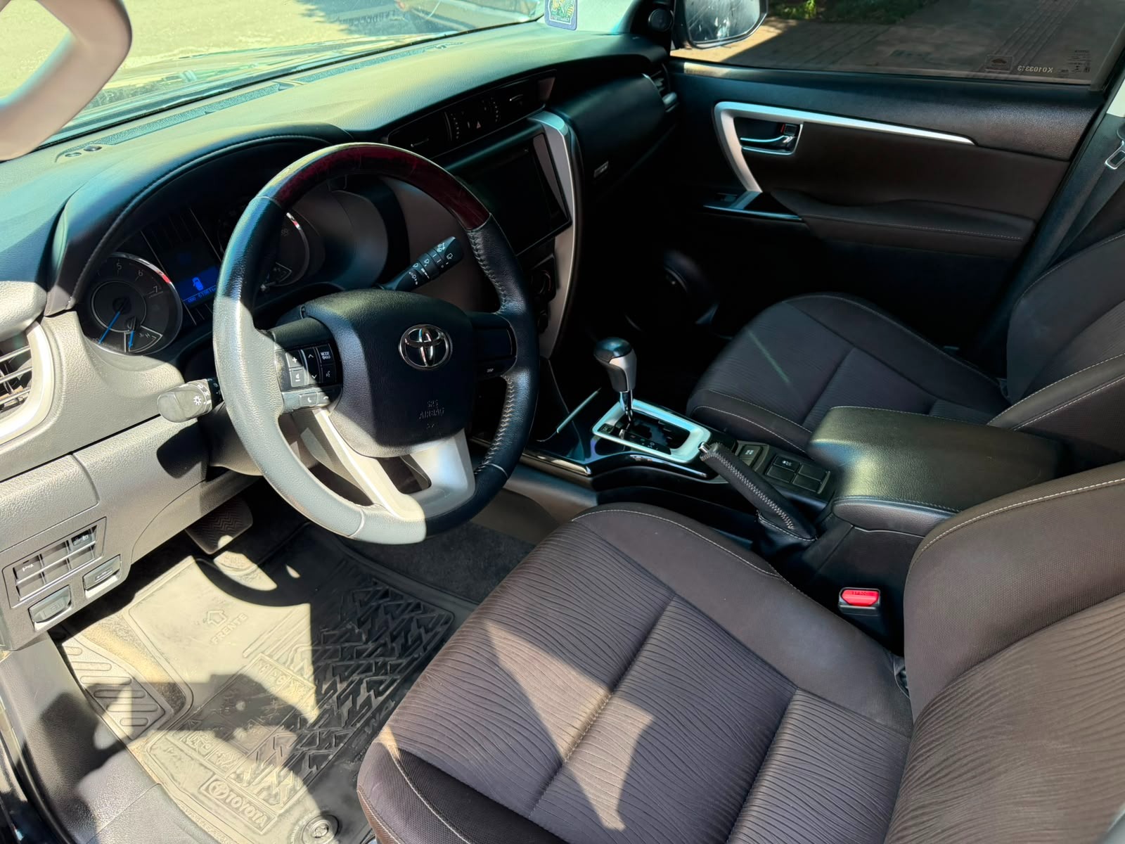 TOYOTA Hilux SW4 SR 2.7 16v 2019 - miniatura 10