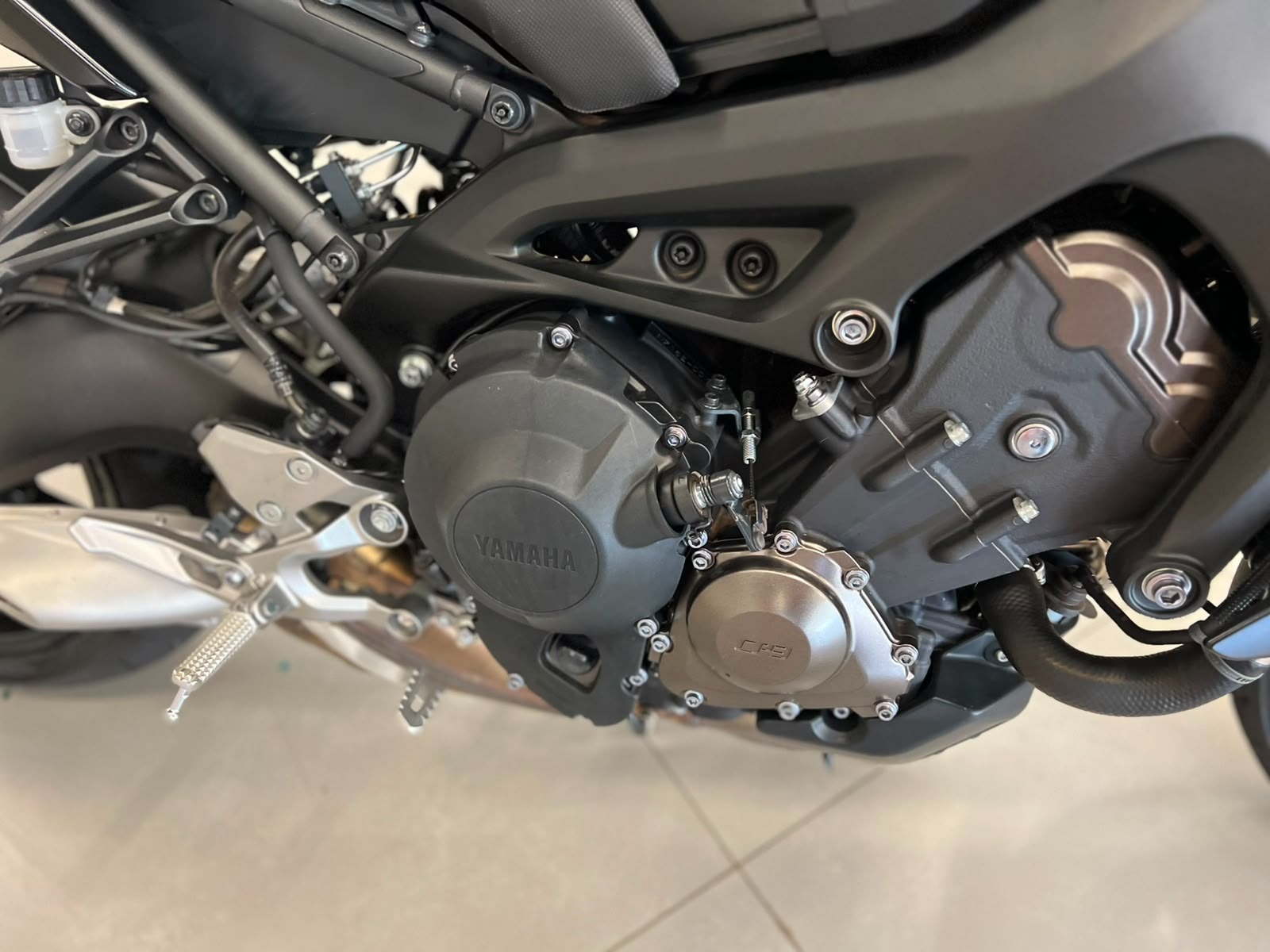 YAMAHA MT -09 850 2023 - miniatura 2
