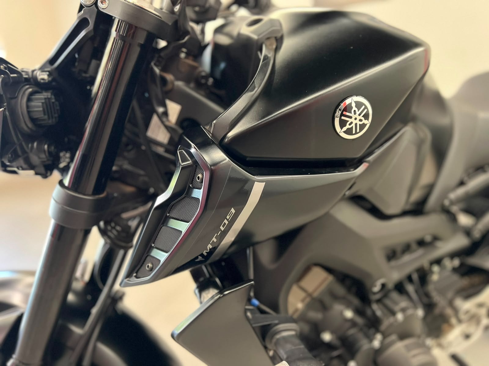 YAMAHA MT -09 850 2023 - miniatura 5